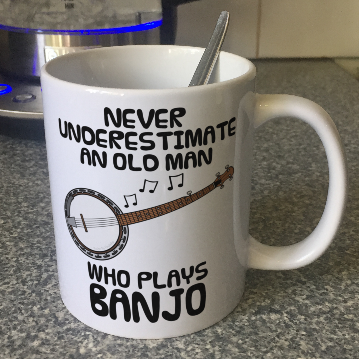 Funny Banjo Mug - Never Underestimate An Old Man Who Plays Banjo - Banjoist Folk Musician Gift For Him